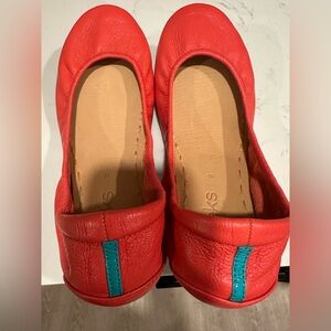 New never worn Tieks Poppy pink size 8